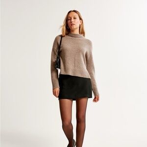 Abercrombie & Fitch Premium Crepe Mini Skort in size Medium